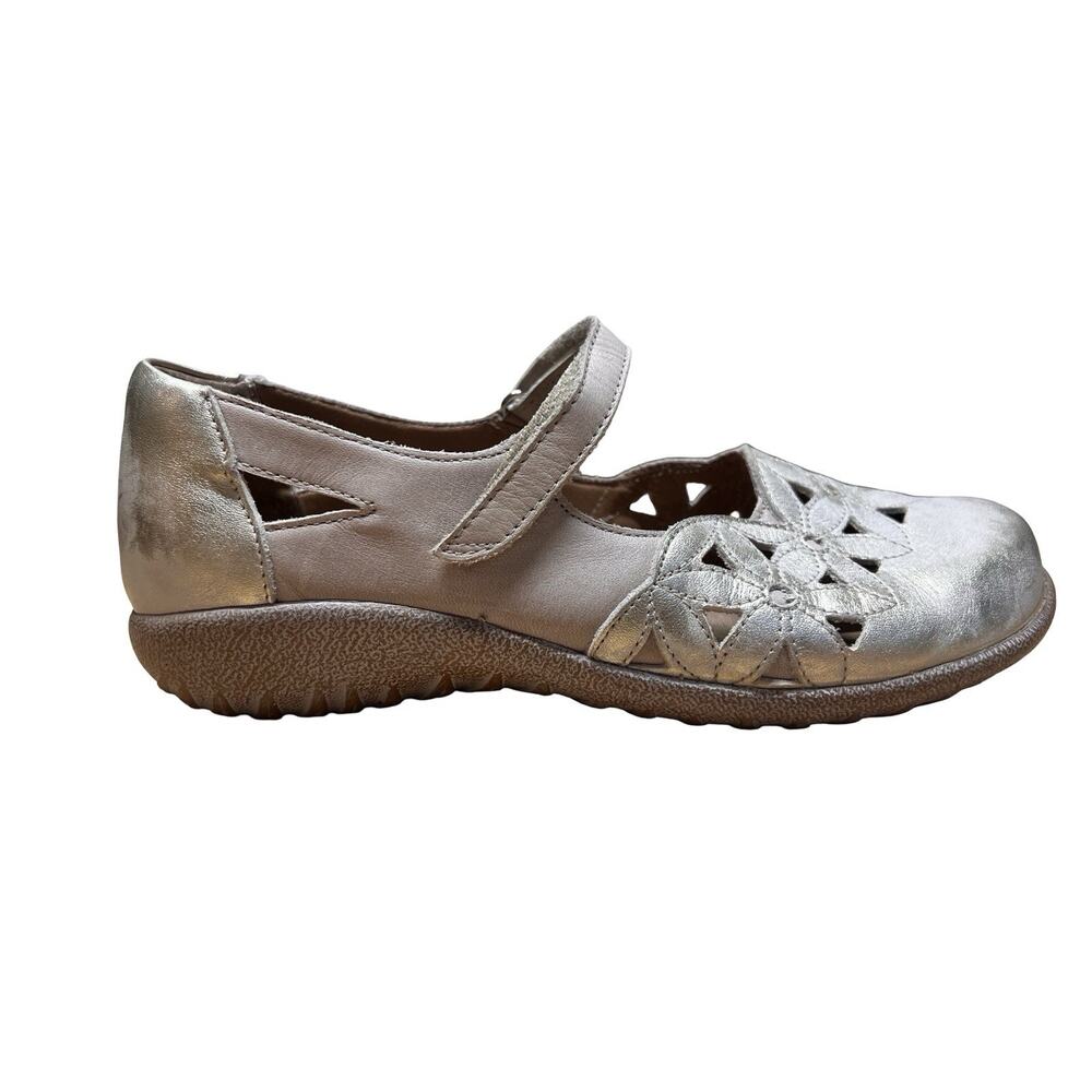 Naot Women’s Toatoa Leather Metallic Mary Jane Flower Stitch EU 39 / 8